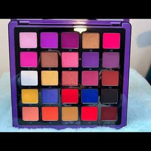 Anastasia Beverly Hills Norvina makeup palette.